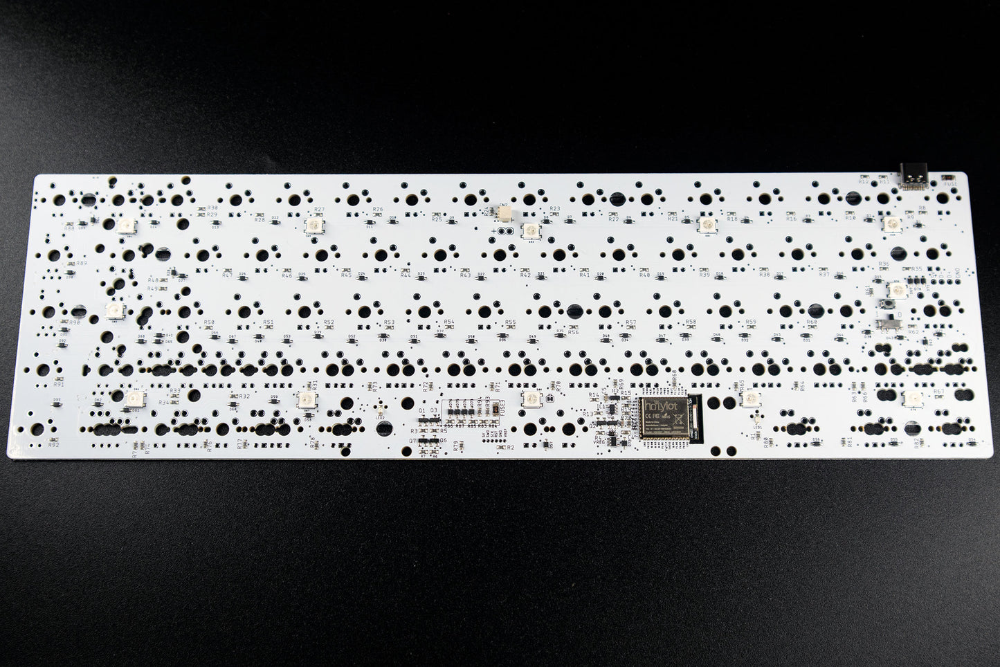 BT65 - 65% Wireless Soldered Tray Mount PCB with RGB underglow