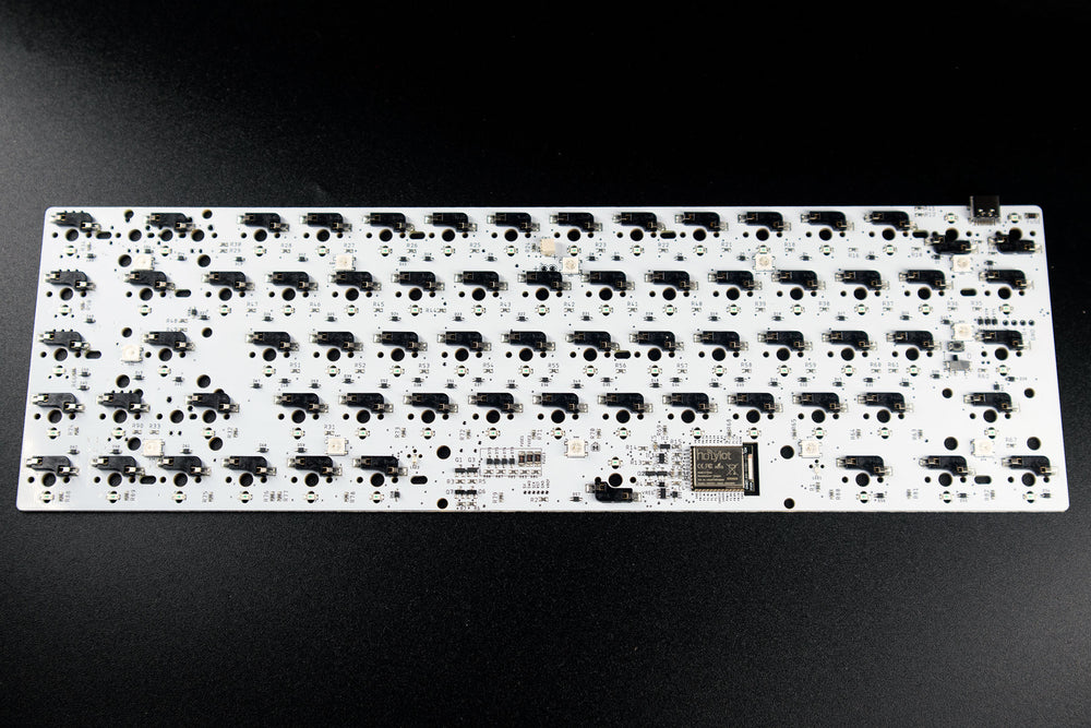 BT65 - 65% Wireless Hotswap Tray Mount PCB with RGB underglow and