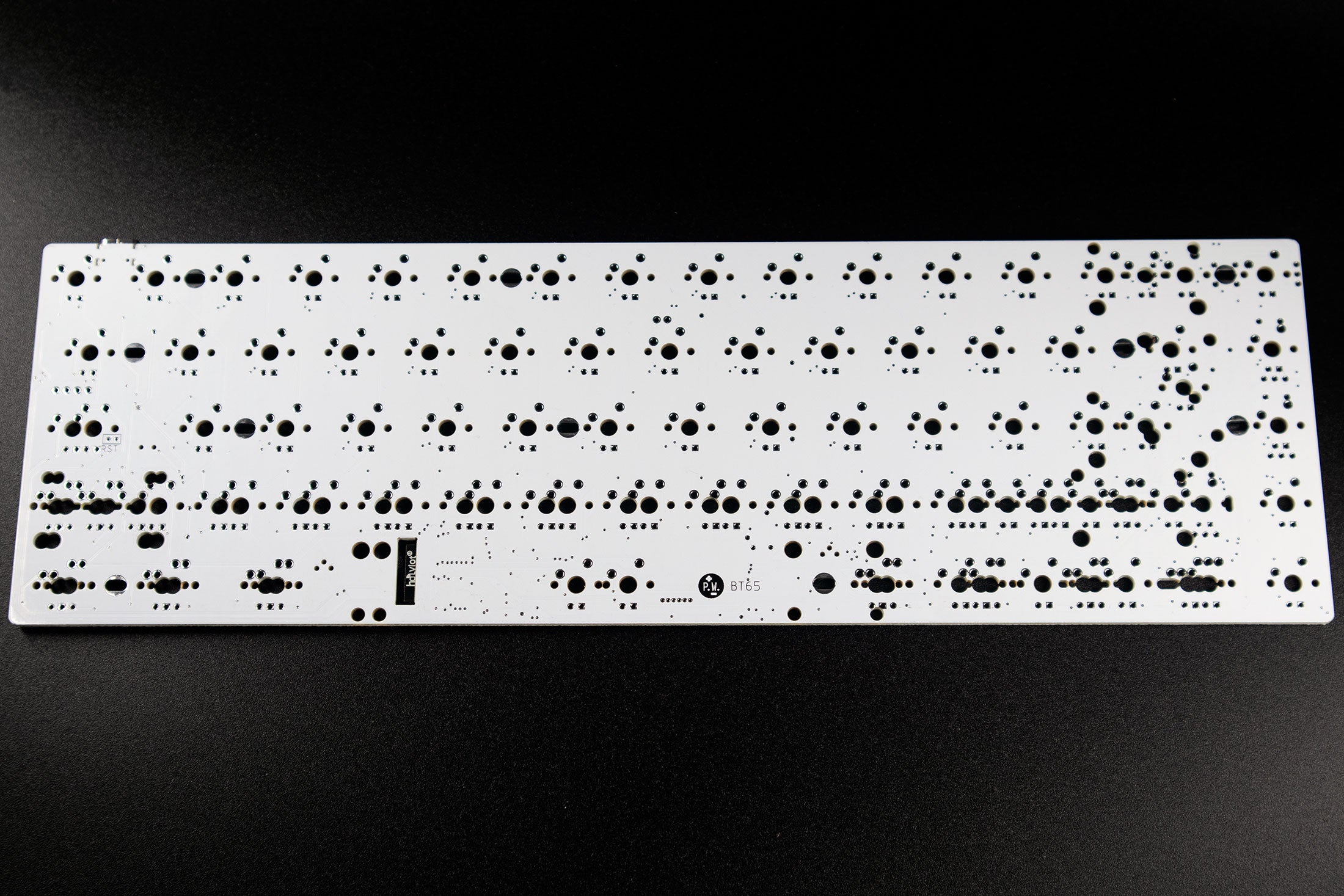BT65 - 65% Wireless Soldered Tray Mount PCB with RGB underglow ...